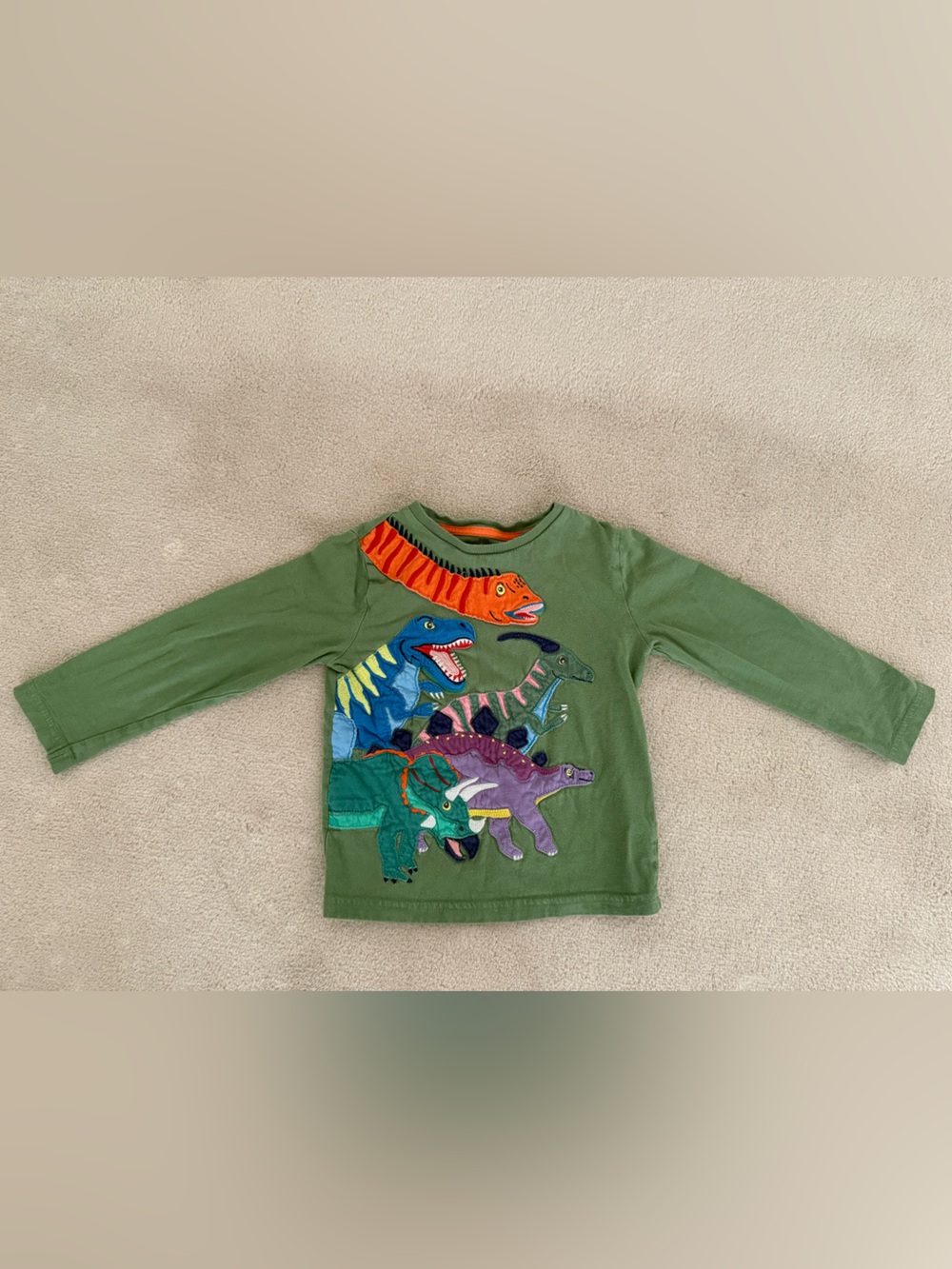 Mini Boden Green Long-Sleeve Tee with Dinosaurs (Size: 3-4T, 104cm)